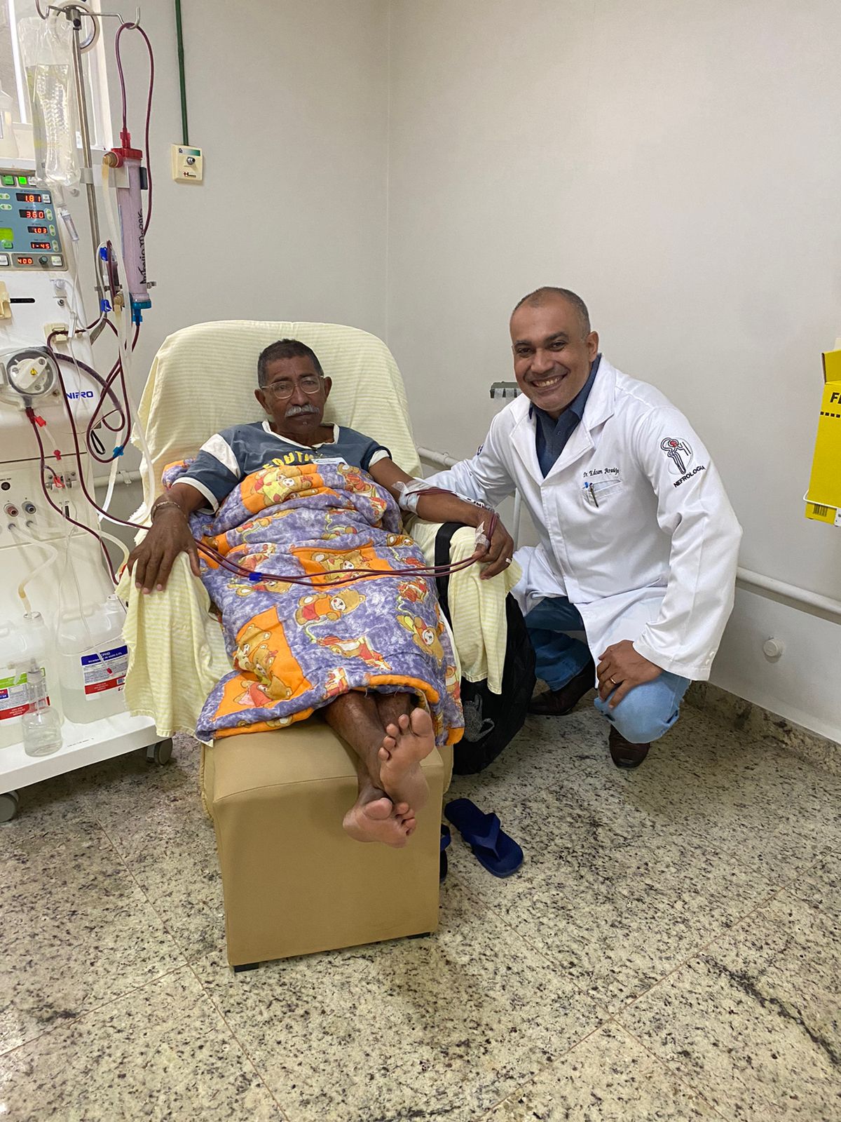 Dr. Edson Araújo com pacientes