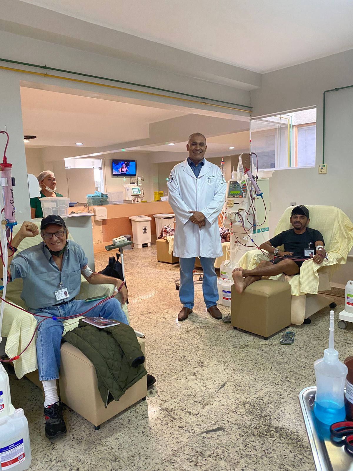 Dr. Edson Araújo com pacientes